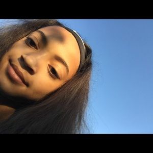 Meet your Posher, Riana